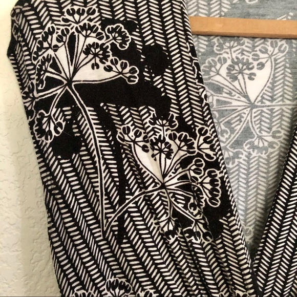 Floral wrap top - Picture 3 of 3